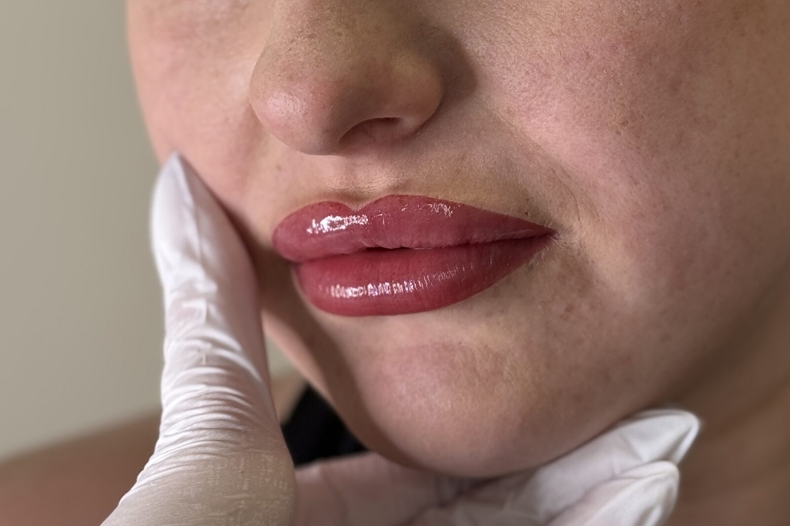 Lippen direkt nach dem Lip Blush: satte Farbe und klar gezeichnete Kontur