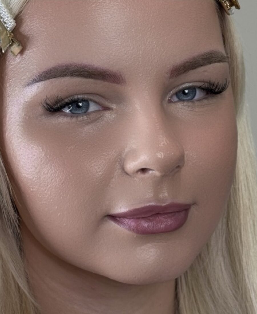 Ergebnis nach Permanent Make-up an Brauen und Lippen